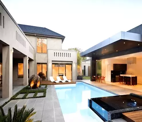 outdoor-pool-area-bluestone-pavers